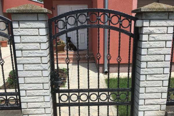kapije-kovano-gvozdje-13281DBA38-780F-8AC9-5B76-A6CCCAB36DFA.jpg