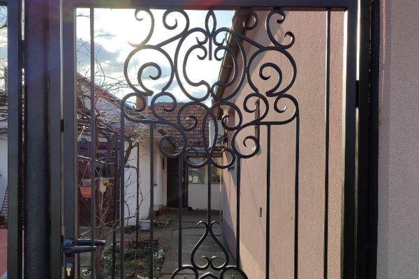 kapije-kovano-gvozdje-196A92EDC-E8E3-EF95-1D2F-62D245C90394.jpg